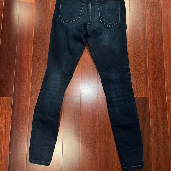 Brand new Express skinny Jean size 2R - Picture 3 of 4